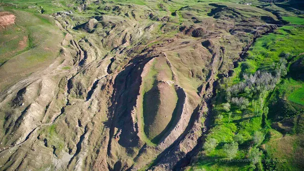 Boat-shaped mound / © Newsflash