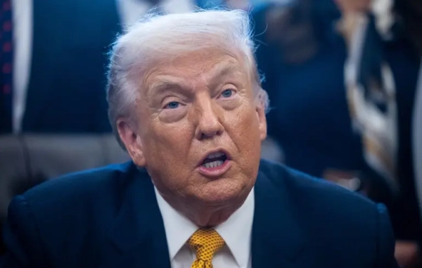 Trump Eyes Accord with Iran, Warns of Imminent Naval Power