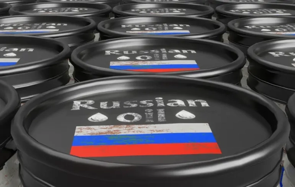 US Greenlights Russian Oil Sales Amid Sanctions