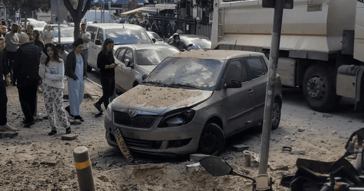 Уламки іранської касетної ракети біля посольства України в Ізраїлі