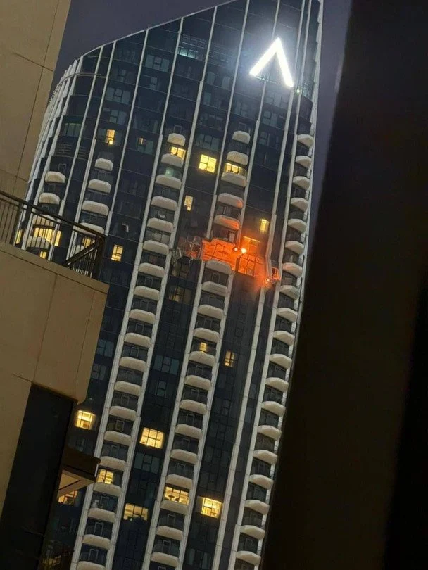 A drone crashed into a skyscraper in Dubai. / © Clash Report on the X network
