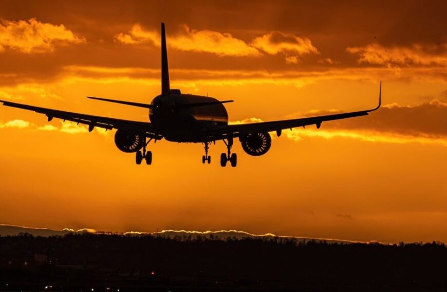 Dubai Rocked by Blasts; Flights Grounded at Famed Resort