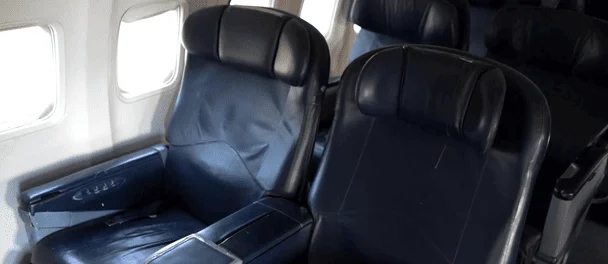 The cabin of an abandoned Boeing 737 / © screenshot from the video
