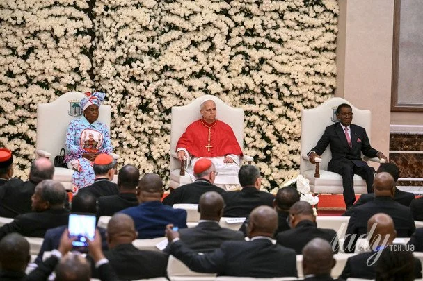 Constance Mange, Theodore Obiang Nguema Mbasogo, Pope / © Getty Images