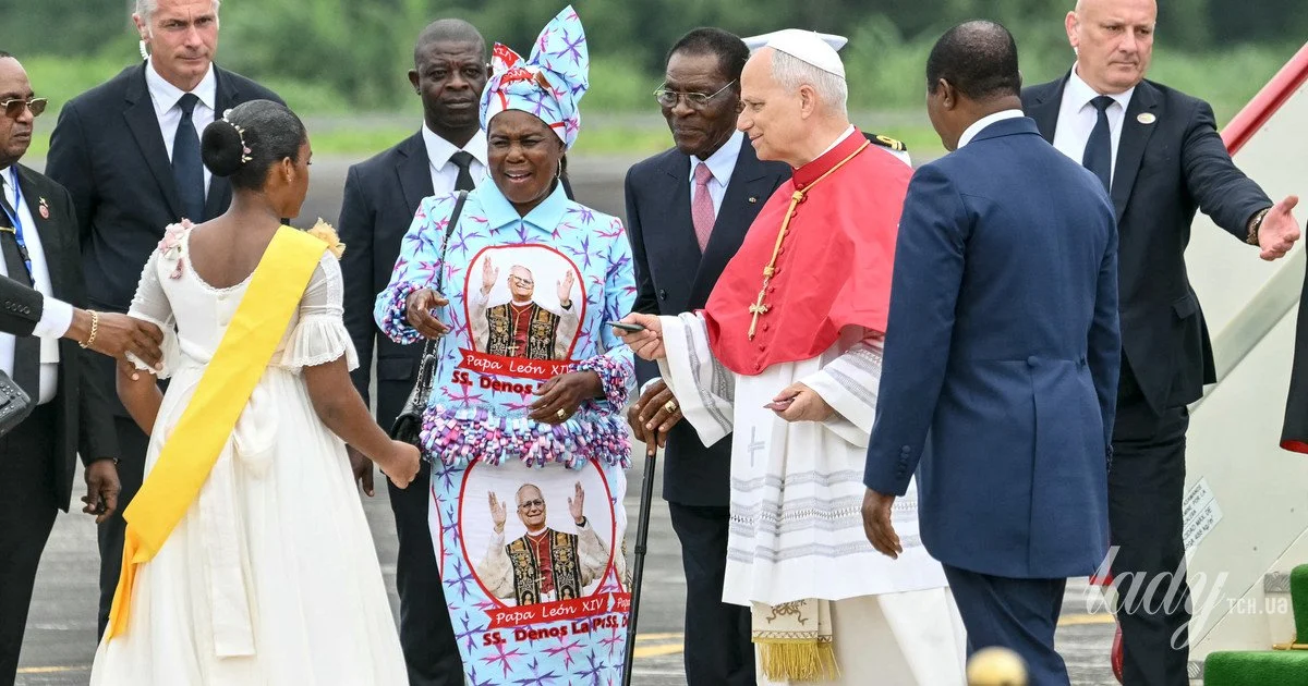 Equatorial Guinea’s First Lady sported a papal portrait suit.