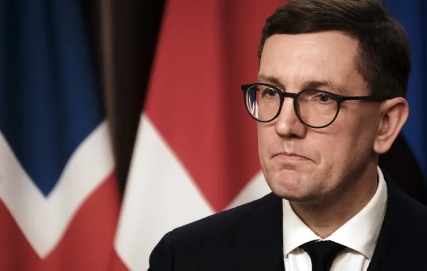 Estonia: America cautioned on obstacles to shipping arms to Europe.