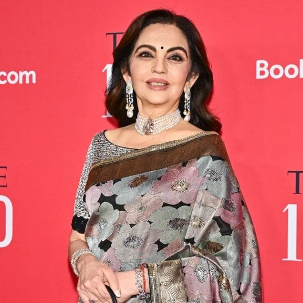 Attired in a graceful sari, a Hermes purse her accessory: the spouse of India’s wealthiest individual graced the red carpet.