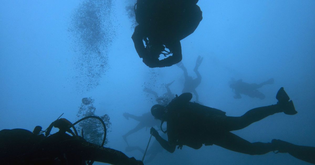 Ancient City Found Submerged: Predates Pyramids, Built by Lost People.