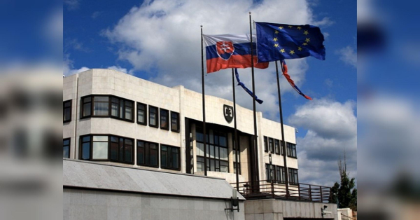 Slovakia threatens to block new sanctions against Russia, but supports loan to Ukraine