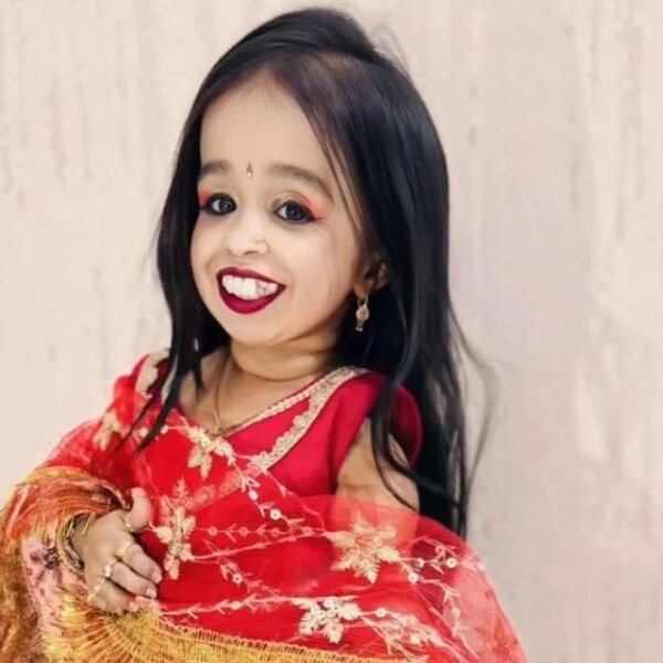 Tiny Wonder: A Glimpse at the World’s Smallest Woman (with Picture)