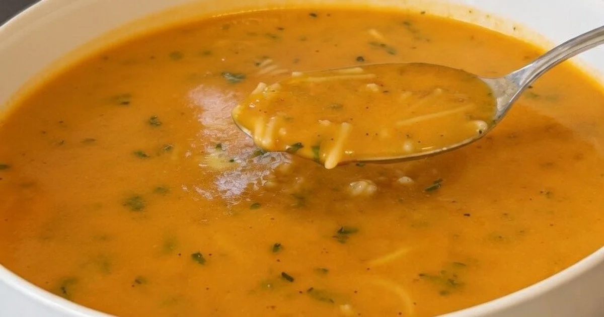 Tomato noodle soup tiktok.com/@aytens__kitchen Томатний суп із локшиною tiktok.com/@aytens__kitchen