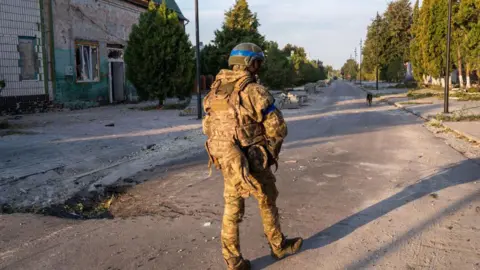 Ukraine denounces Russia's reported execution of captured troops | INFBusiness.com