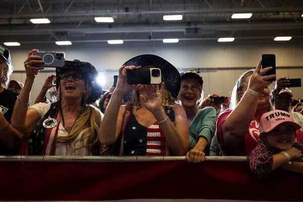 Trump Kicks Off Swing in Iowa, Trying to Lock In Caucus Support | INFBusiness.com