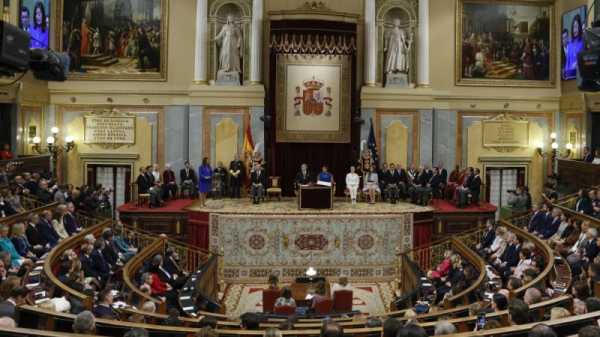 Spanish ministers criticise monarchy as future queen swears oath | INFBusiness.com
